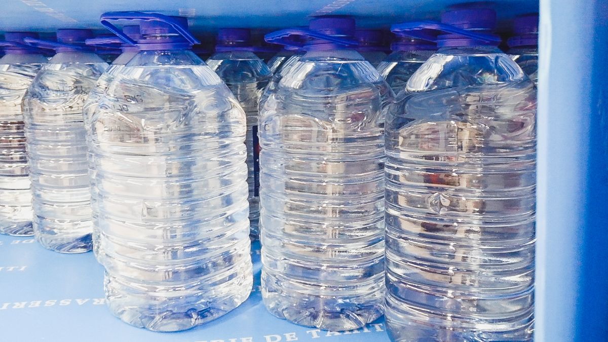 the downsides of buy plastic water bottles