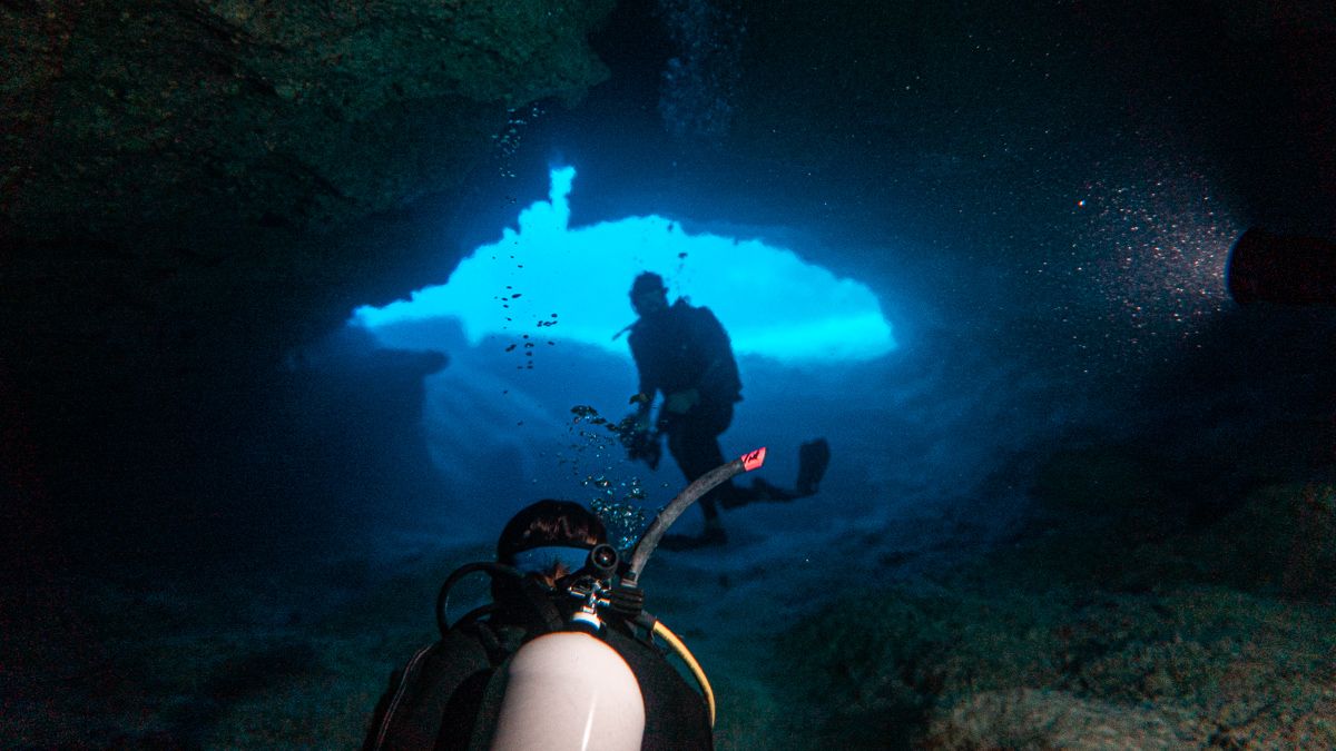 bubble cave scuba dive adventure in Niue